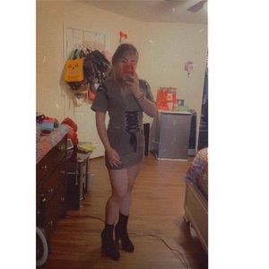 Meet your Posher, Raquel